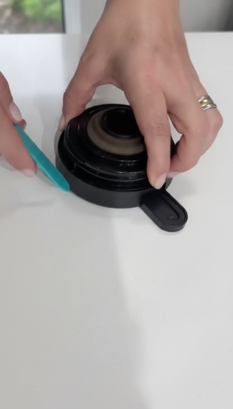 como limpar garrafa reutilizável com cheiro ruim