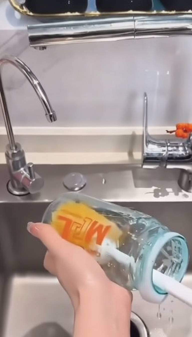 como limpar garrafa reutilizável com cheiro ruim